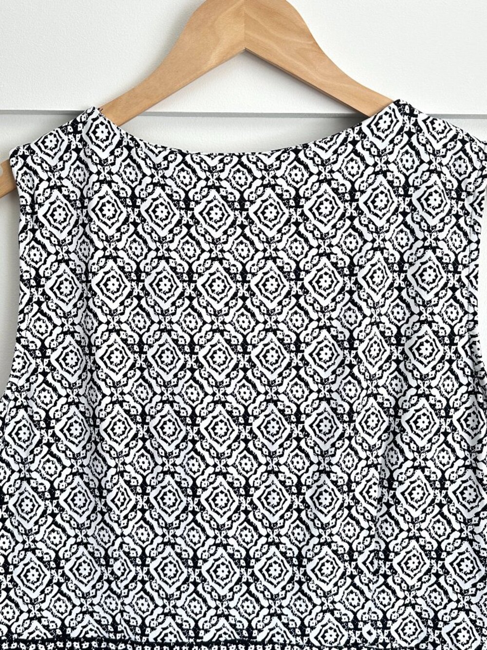 Talbots Split Neck Jersey Sheath Dress Printed Black White Size Large Petite - Picture 4 of 9